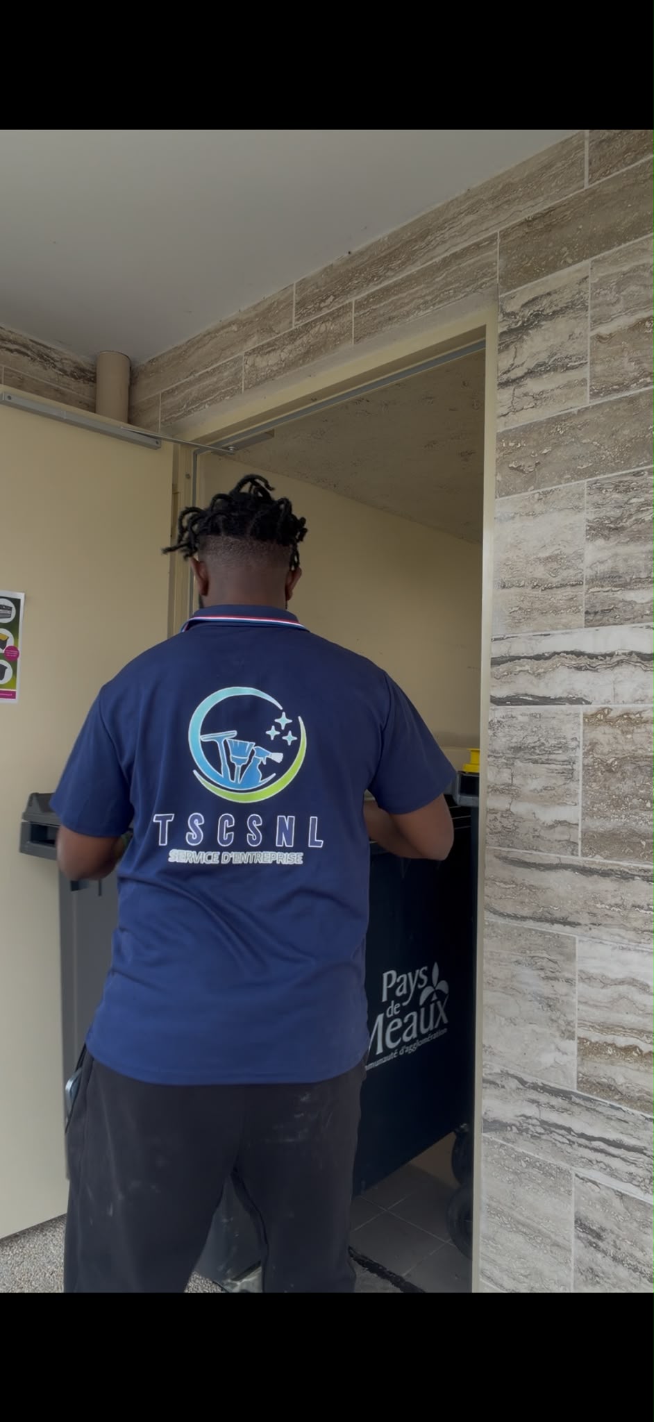 Entretien local poubelles